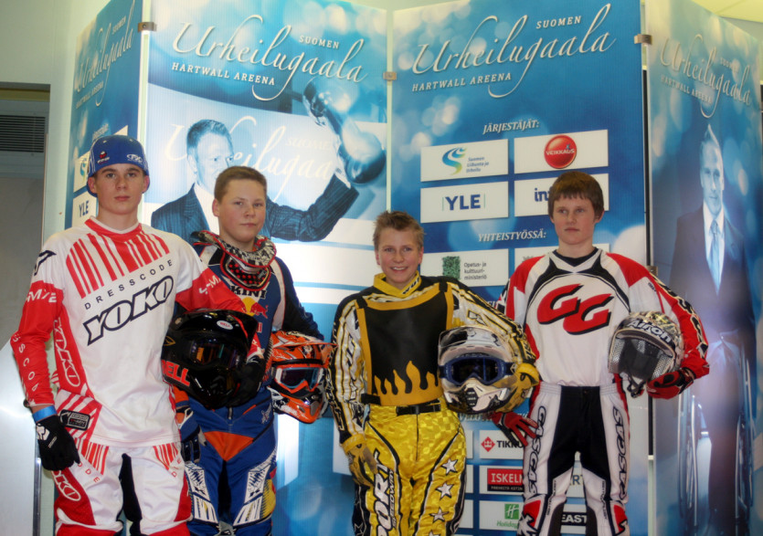 Moottoriliiton mannekiinit Urheilugaalan Your Move -muotinäytyöksessä  10.1.2011.  Ajajat vasemmalta oikealle: Niila Lappi, motocross; Sampsa Pohja, motocross; Jooa Partanen, speedway ja Timo Myöhänen, trial.