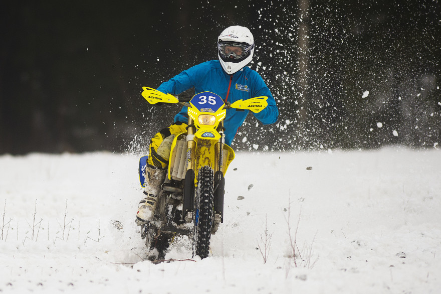 Janne Suominen hallitsi V40-luokkaa Kangasala Endurossa. 