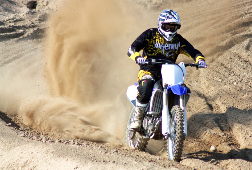 Yamaha YZ450F on vuosimallina 2014 vahva, mutta aiempaa helpommin hallittava.