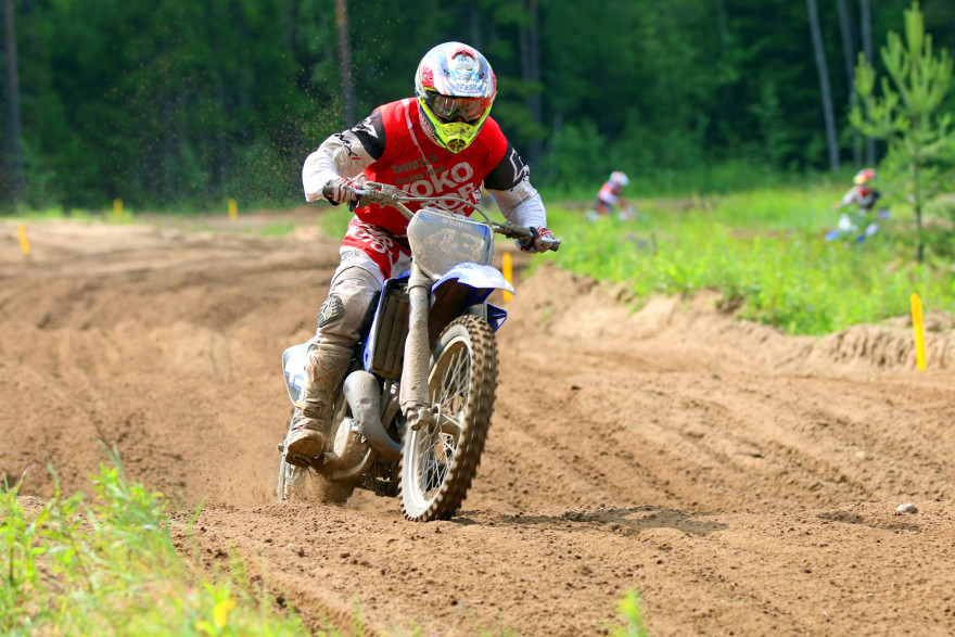 Markus Jaakola piinasi junnuja MX125-luokassa.