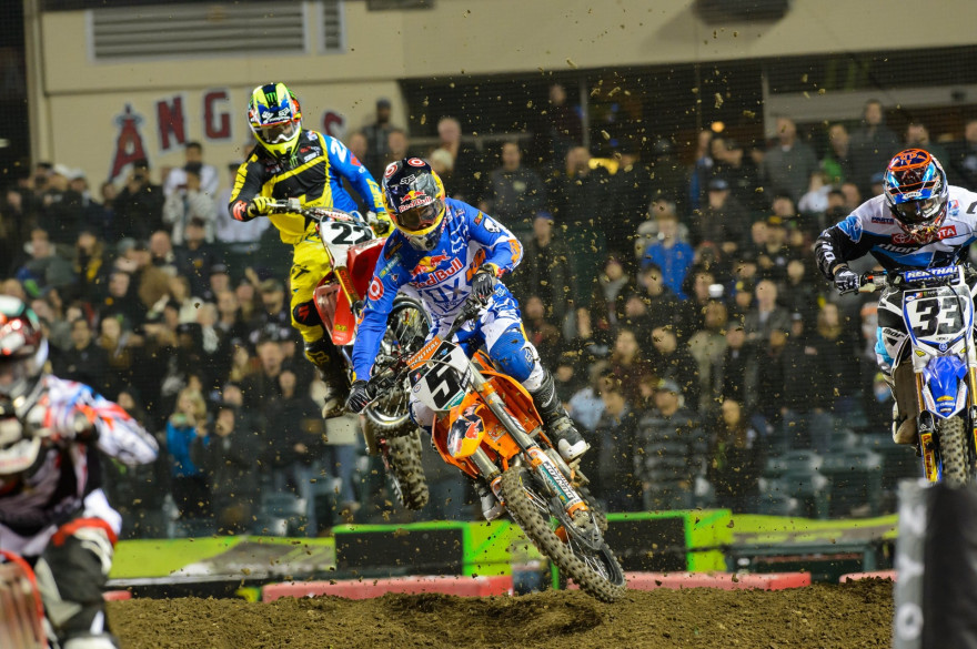 Ryan Dungey (5) nousi palkinnoille Justin Barcian kaatumisen ansiosta.