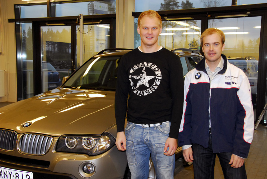 Juha Salminen (oik.) ja Marko Tarkkala ovat BMW-kuljettajia.