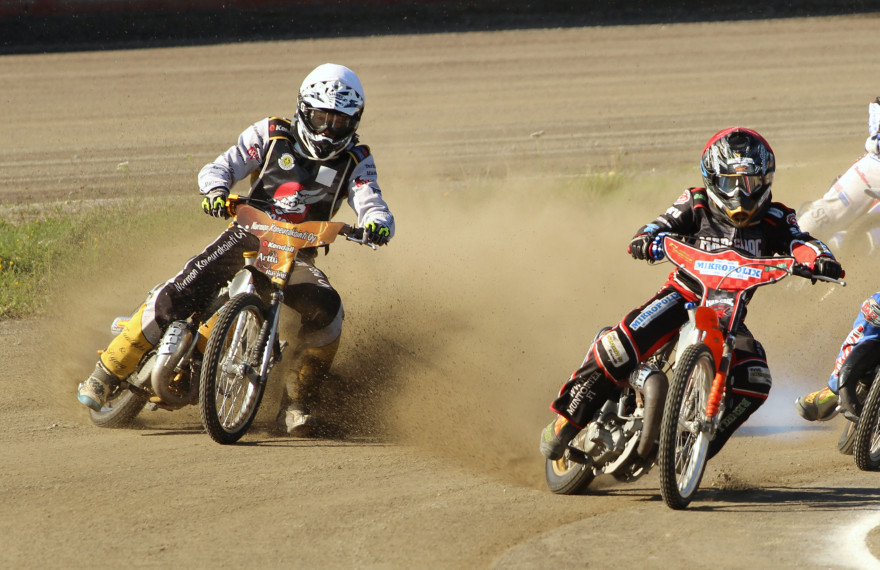 Arttu Pentinmäki ja Timi Salonen lähtevät hakemaan menestystä minispeedwayn EM-kisoista.