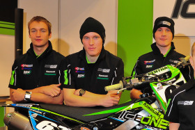 Niko Koskela (oik.) korvannee Dean Ferrisin (vas.) MX1 MM-avauksessa, jossa nähdään myös Santtu Tiainen.