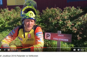 Kalle Palander (kuvassa) haastaa Pekka Vehkosen motocrossissa.