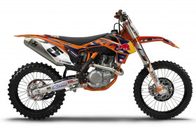 KTM 450 SX-F Factory Edition, vm. 2013 luetteloidaan järjestysnumeroilla 1-555 USA:ssa ja 1-155 Euroopassa.