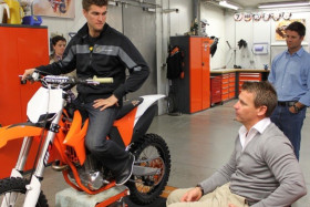 Ryan Dungey (vas.) ajaa KTM:llä kaksi seuraava kautta.